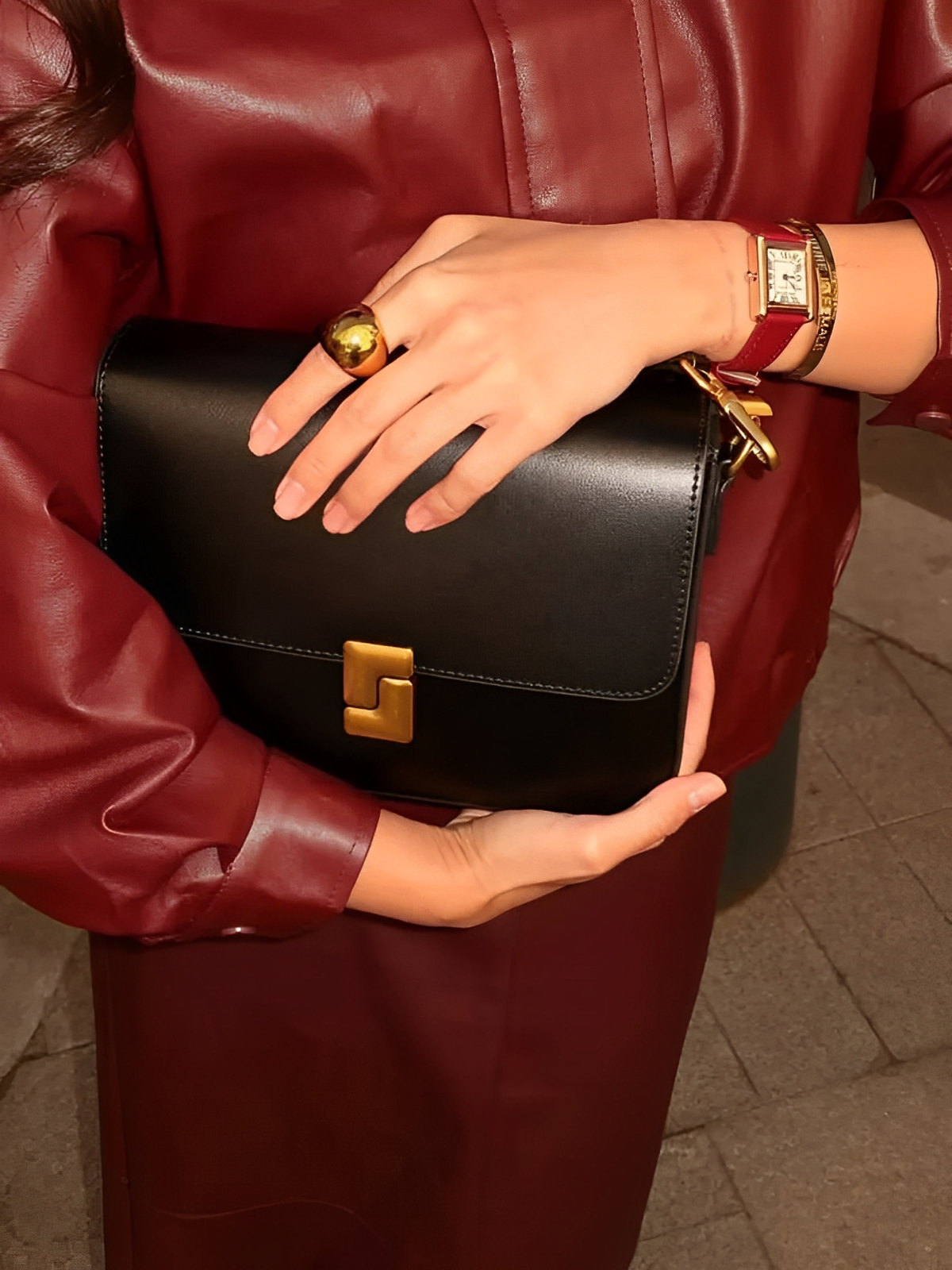 Veganes Kunstleder-Handtasche, Retro-Design, metallischer Verschluss, Schultertrage, elegant und praktisch, Modell Carine