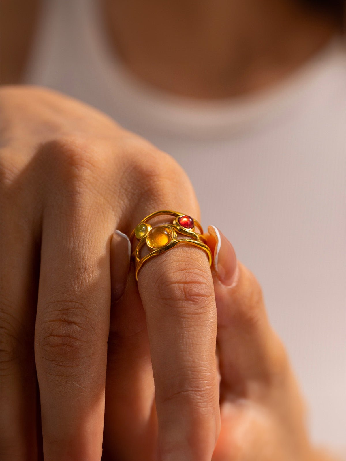 Bague ajustable femme, design solaire, pierres colorées, bague dorée, style géométrique, modèle Pamela - Bague - Or