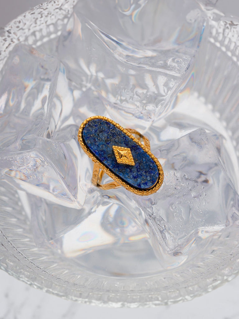 Bague bleu nuit en lapis lazuli et acier inoxydable, pierre naturelle, doré or 18K, style géométrique, réglable, modèle Ermie - Bague - Or