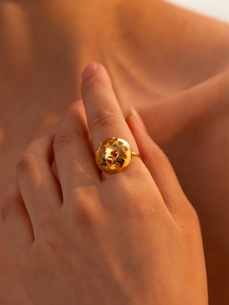 Bague cœur dorée, forme dôme ajourée, acier inoxydable, ajustable, design ins, modèle Clarisse - Bague - Or