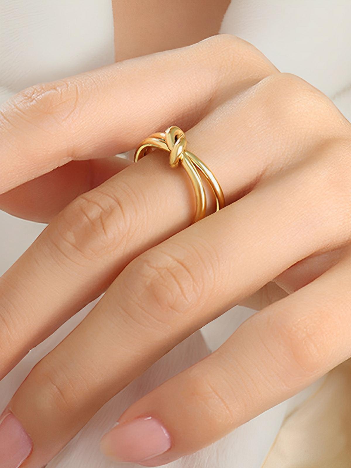 Bague femme acier inoxydable, bague géométrique or 18 carats, bague moderne minimaliste, bijou tendance acier titane, accessoire mode féminin, modèle Inara - Bague - Or XXS