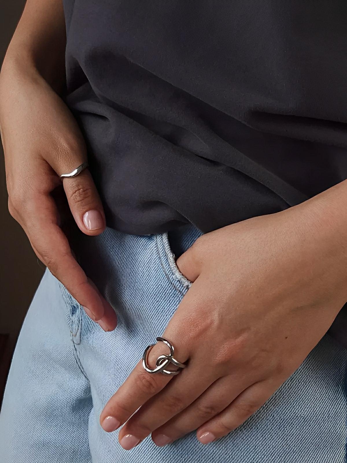 Bague femme double C nouée ouverte ajustable, acier inoxydable, plaqué or 18K, style minimaliste, tendance moderne, modèle Isra - Bague - Argent XXXS