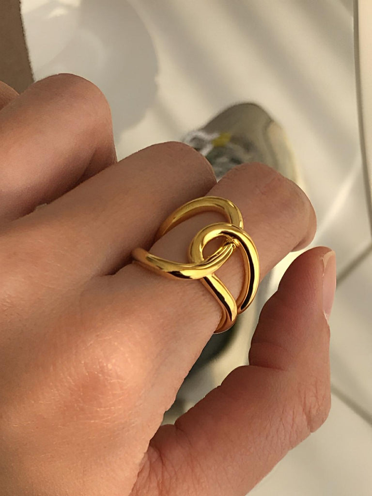 Bague femme double C nouée ouverte ajustable, acier inoxydable, plaqué or 18K, style minimaliste, tendance moderne, modèle Isra - Bague - Or XXXS