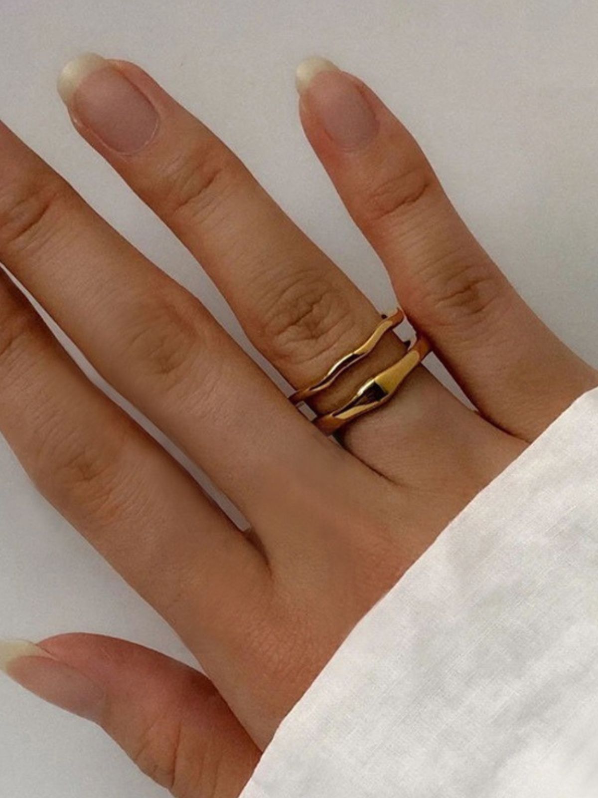Bague ondulée acier inoxydable, or 18 carats, design géométrique, style moderne, anneau femme tendance, modèle Juvelina - Bague - Or XXS