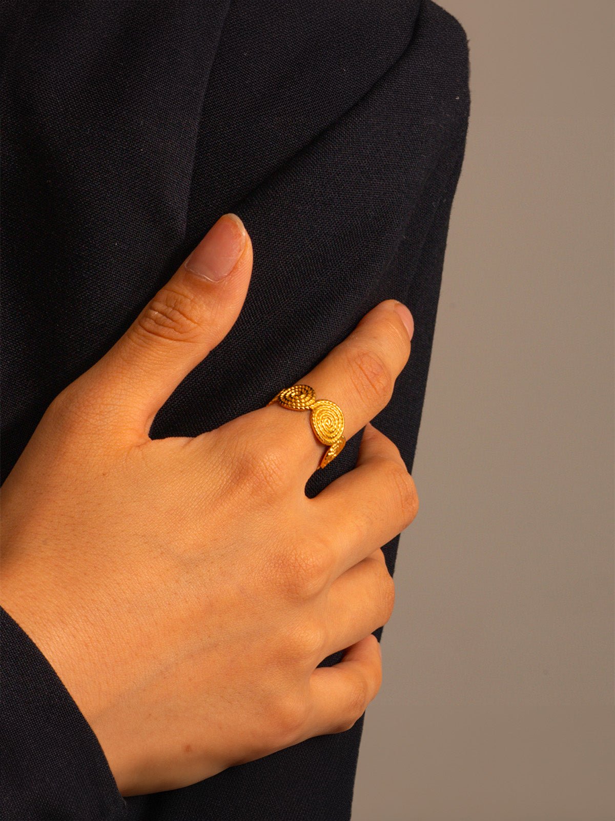 Bague spirale dorée, anneau ouvert, design géométrique, acier inoxydable, plaqué or 18K, modèle Zine - Bague - Or