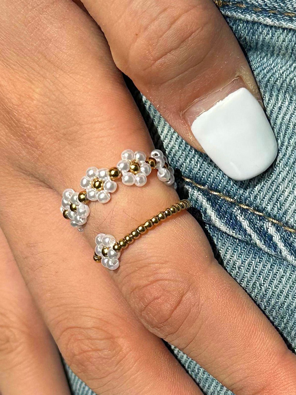Bagues fleurs perles blanches, anneaux dorés extensibles, duo fantaisie, modèle Sylvie - Bague - Or