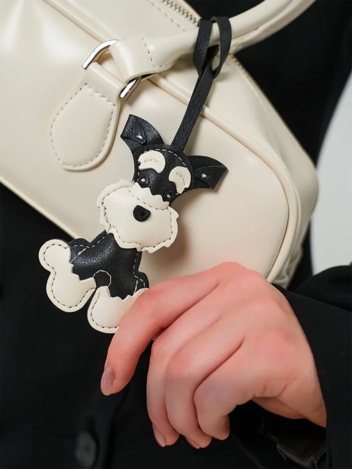 Bijou de sac chien, breloque fantaisie, porte - clés sac, accessoire mignon, cuir noir blanc, modèle Rex - Noir