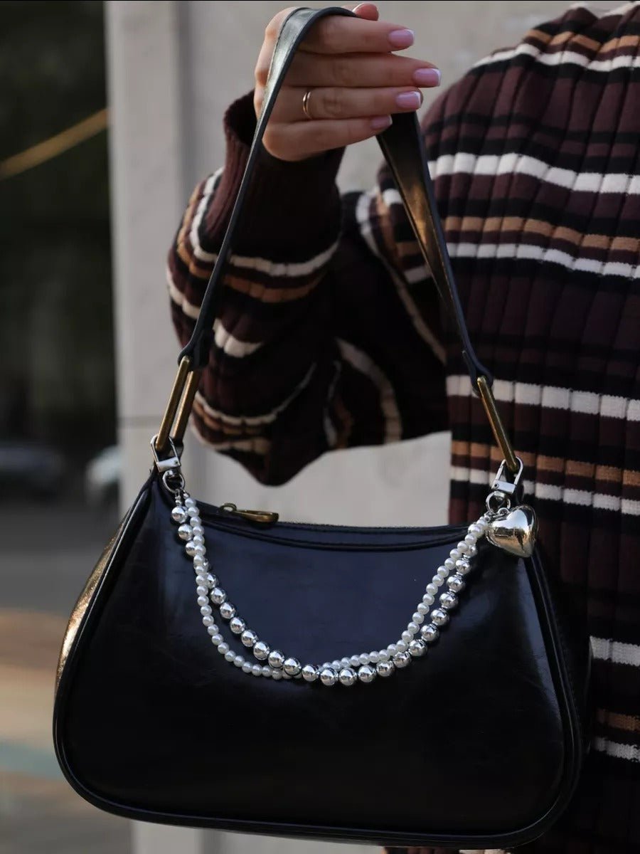Bijou de sac cœur, perles nacrées, perles noires, perles argentées, double chaîne, mousquetons, modèle Delaya - Blanc