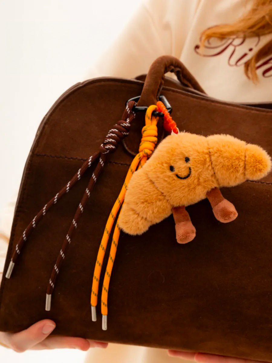 Bijou de sac croissant moelleux, peluche kawaii, breloque fantaisie, porte - clé rigolo, idée cadeau fille, modèle Okla - Camel