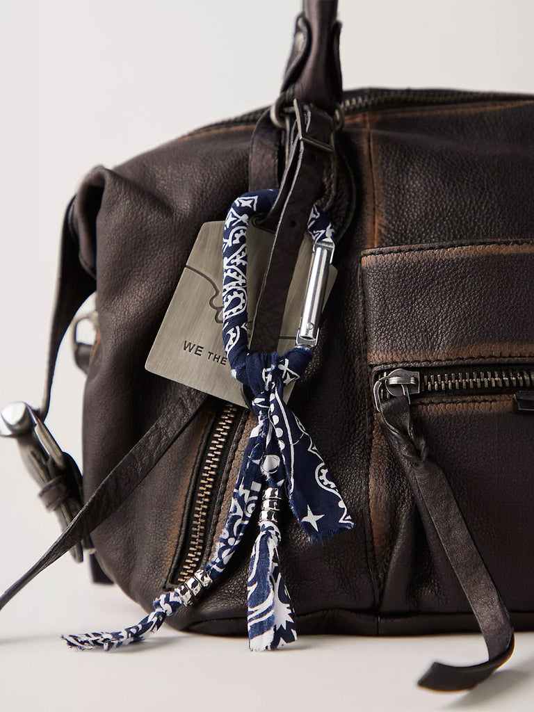 Bijou de sac foulard, breloques métal, mousqueton tissu, accessoire sac tendance, porte - clé fantaisie, modèle Magelin - Bleu marine