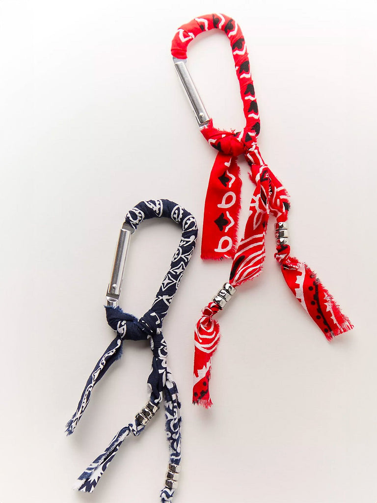 Bijou de sac foulard, breloques métal, mousqueton tissu, accessoire sac tendance, porte - clé fantaisie, modèle Magelin - Rouge