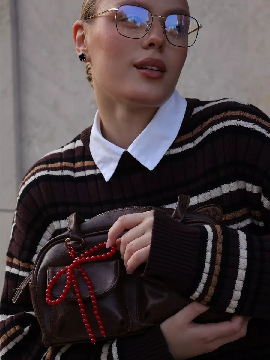 Bijou de sac nœud perlé, breloque sac miu miu, bijou style old money, pendentif sac tendance, porte - clés fantaisie, modèle Liva - Rouge
