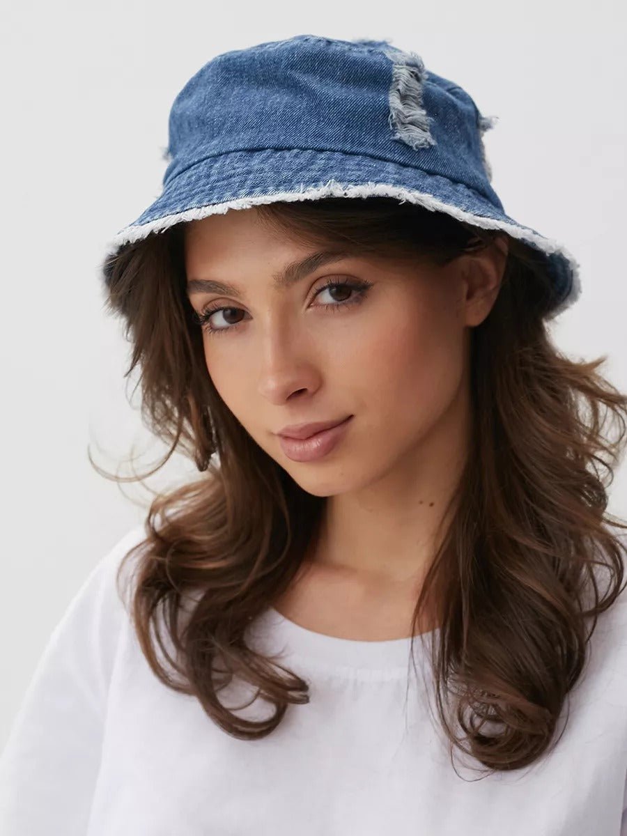 Bob en jean usé, effet vieilli, bords effilochés, style unisexe, tendance Y2K, modèle Kelips - Bob - Bleu marine