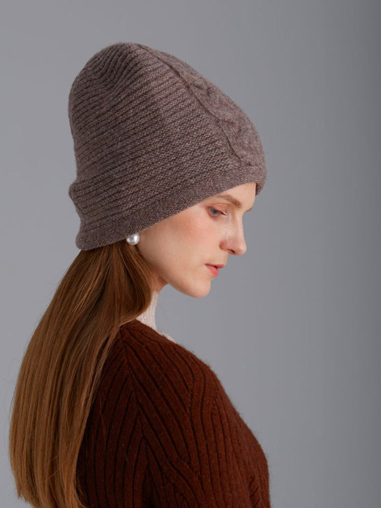 Bonnet chaud en laine douce, tricot torsadé style minimal, accessoire d’hiver confortable et ajusté, modèle Haruma - Bonnets - Taupe