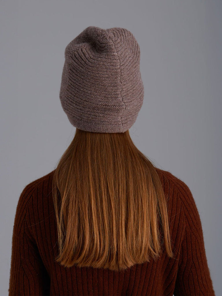 Bonnet chaud en laine douce, tricot torsadé style minimal, accessoire d’hiver confortable et ajusté, modèle Haruma - Bonnets - Taupe
