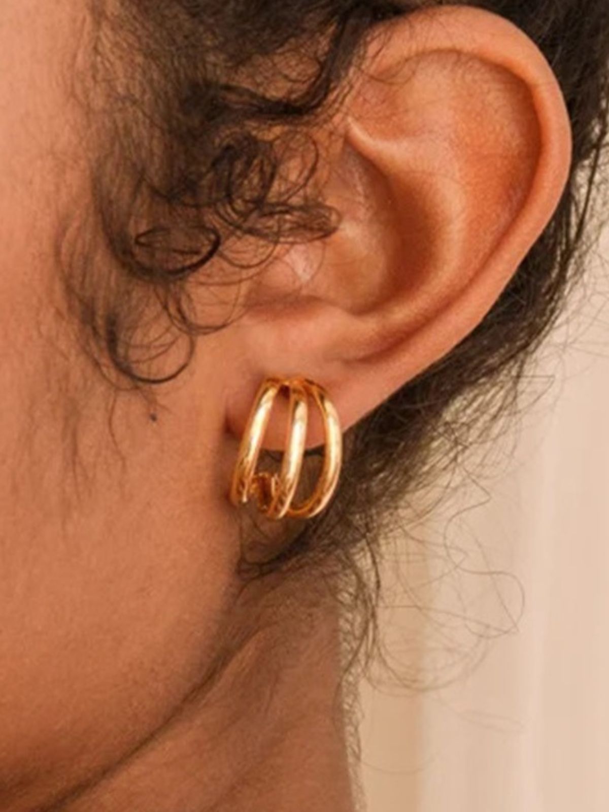 Boucles d’oreilles acier inoxydable, forme C incurvée, triple couche, plaqué or, style géométrique, modèle Ecrame - Boucles d'oreilles - Or 44 mm