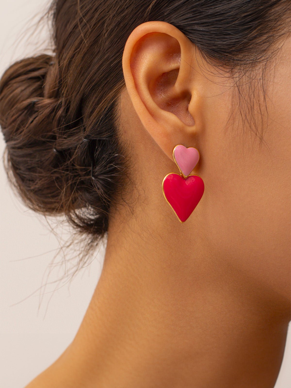Boucles d'oreilles cœur rose, boucles d'oreilles rouge vif, bijoux fantaisie femme, forme géométrique, tendance ins, modèle Cassie - Boucles d'oreilles - Rose