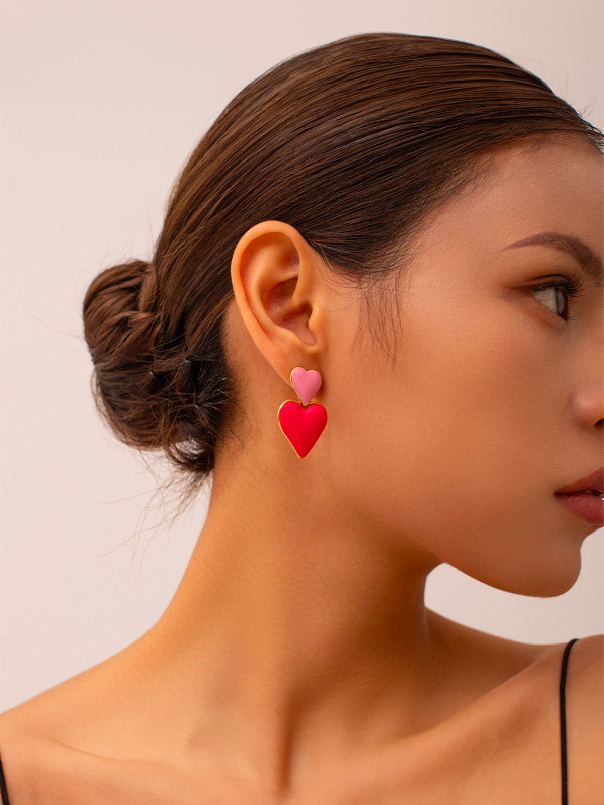Boucles d'oreilles cœur rose, boucles d'oreilles rouge vif, bijoux fantaisie femme, forme géométrique, tendance ins, modèle Cassie - Boucles d'oreilles - Rose