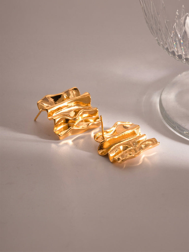 Boucles d’oreilles dorées, acier inoxydable, finition ondulée, design géométrique, look structuré, modèle Gabine - Boucles d'oreilles - Or