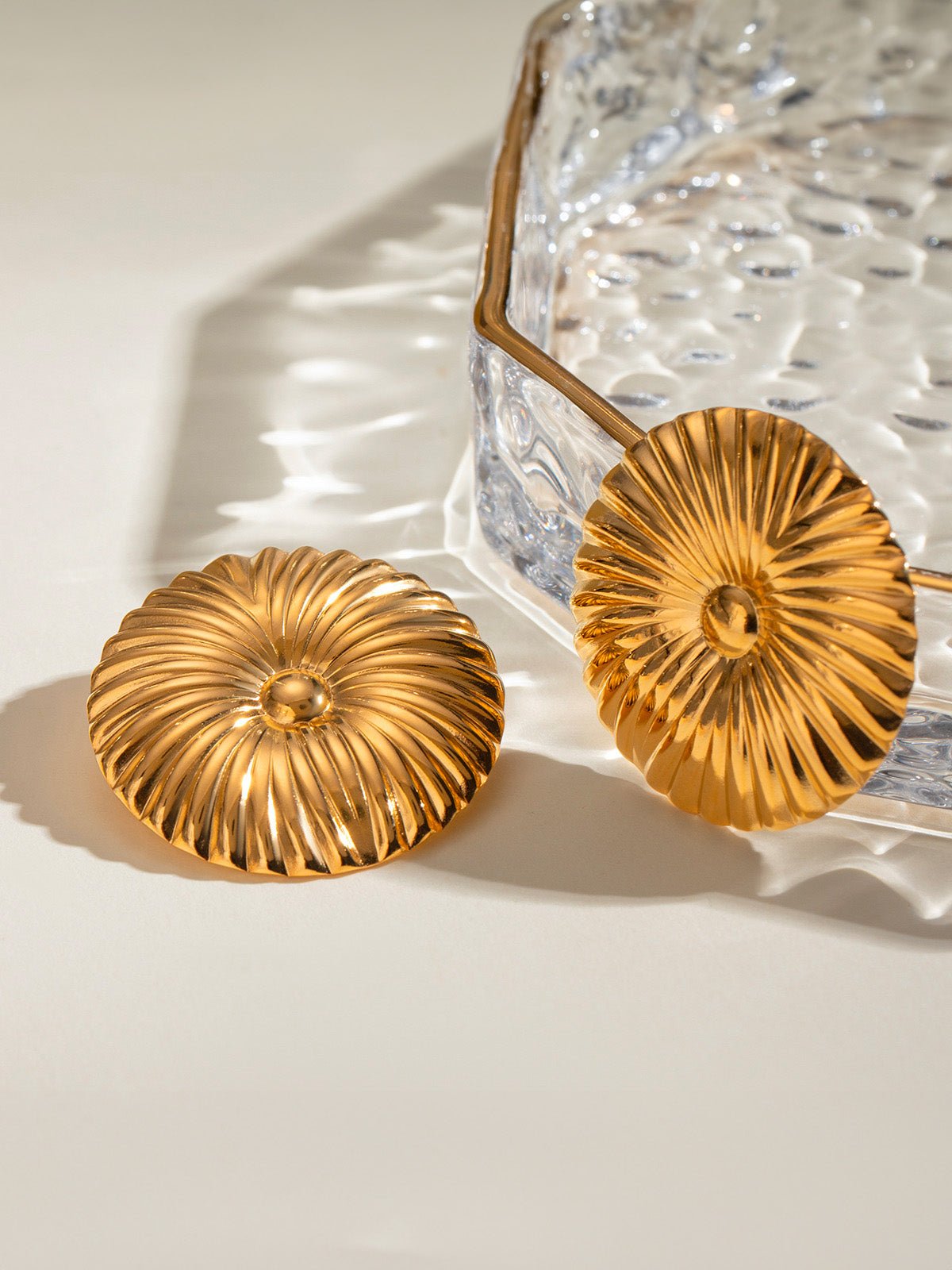 Boucles d'oreilles dorées, rondes, texturées, acier inoxydable, larges, style chic et soirée, modèle Émilie - Boucles d'oreilles - Or