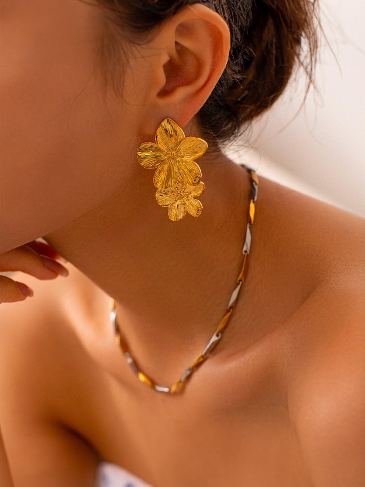 Boucles d'oreilles fleurs, acier inoxydable, or 18K, grande taille, style INS, modèle Akola - Boucles d'oreilles - Or