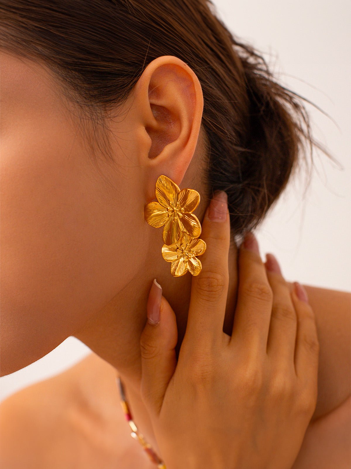 Boucles d'oreilles fleurs, acier inoxydable, or 18K, grande taille, style INS, modèle Akola - Boucles d'oreilles - Or