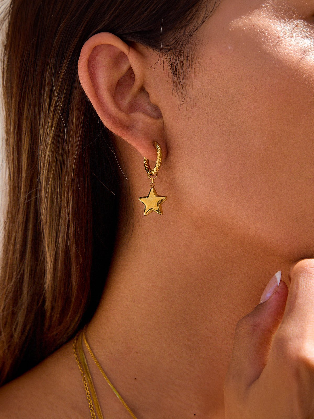 Boucles d'oreilles lune étoile, acier inoxydable, plaqué or 18K, nacre naturelle, hypoallergénique, modèle Mireille - Boucles d'oreilles - Or