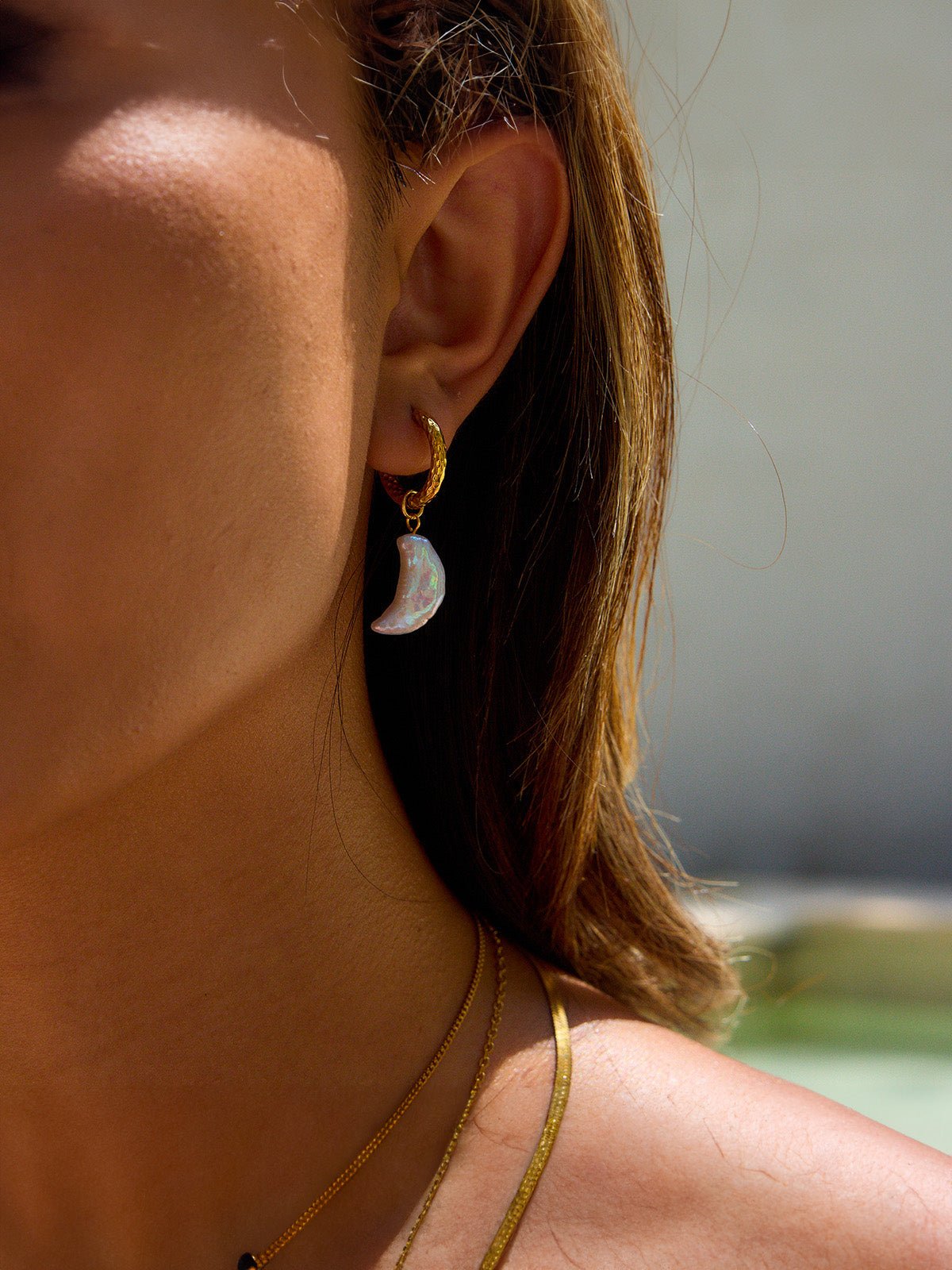 Boucles d'oreilles lune étoile, acier inoxydable, plaqué or 18K, nacre naturelle, hypoallergénique, modèle Mireille - Boucles d'oreilles - Or