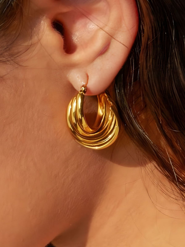 Boucles d’oreilles Mobius, acier inoxydable, plaqué or 18 carats, style géométrique, design contemporain, modèle Urielle - Boucles d'oreilles - Or 27 mm