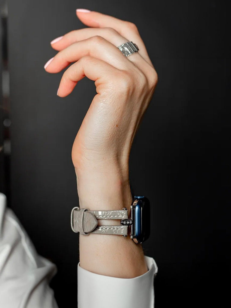 Bracelet Apple Watch effet crocodile femme cuir gris, métal et strass, design moderne, compatible toutes séries, modèle Neyla - Bracelet Apple Watch - Beige 38 à 42mm