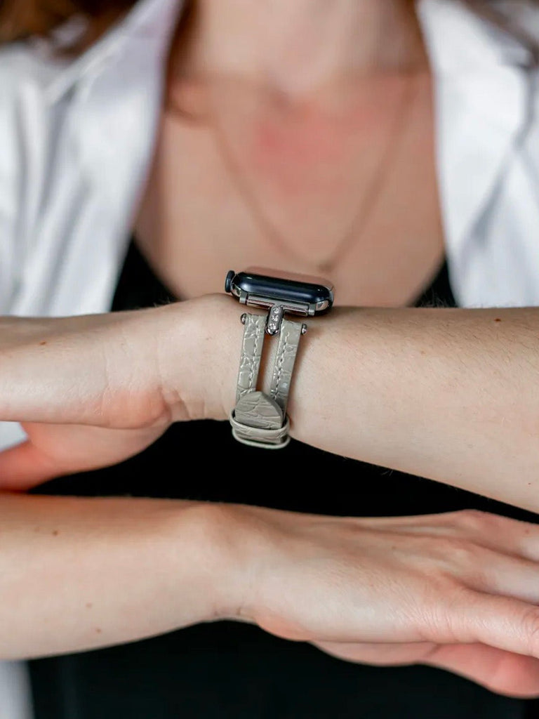 Bracelet Apple Watch effet crocodile femme cuir gris, métal et strass, design moderne, compatible toutes séries, modèle Neyla - Bracelet Apple Watch - Beige 38 à 42mm