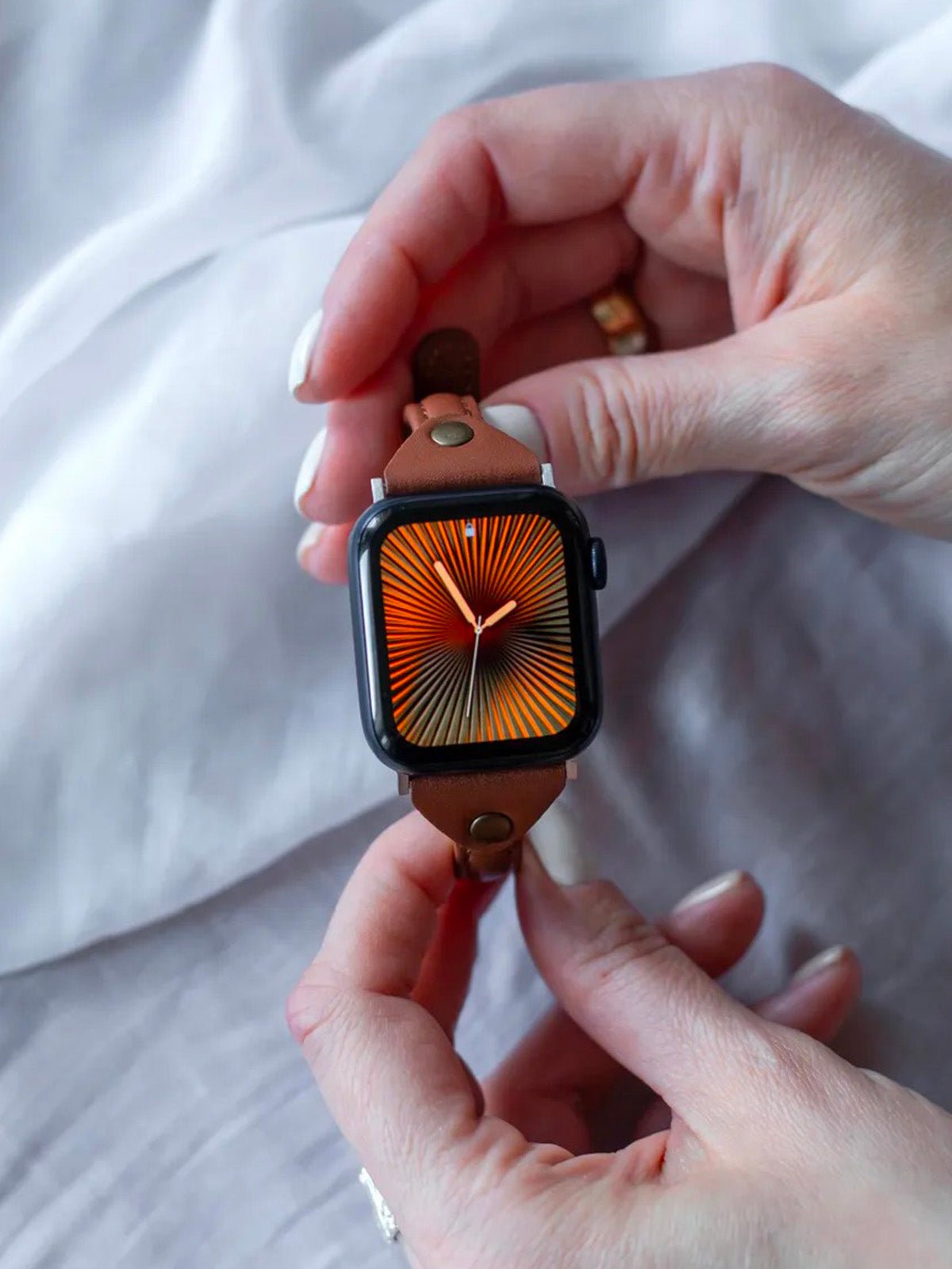 Bracelet Apple Watch, montre en cuir pour Apple Watch, confort, style, ajustable, compatible toutes séries, modèle Christelle - Bracelet Apple Watch - Marron 38 à 42mm