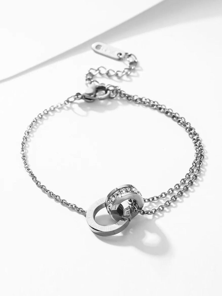 Bracelet cercles entrelacés, acier titane, chiffres romains, cristaux brillants, double chaîne fine, modèle Clémonce - Bracelet - Argent