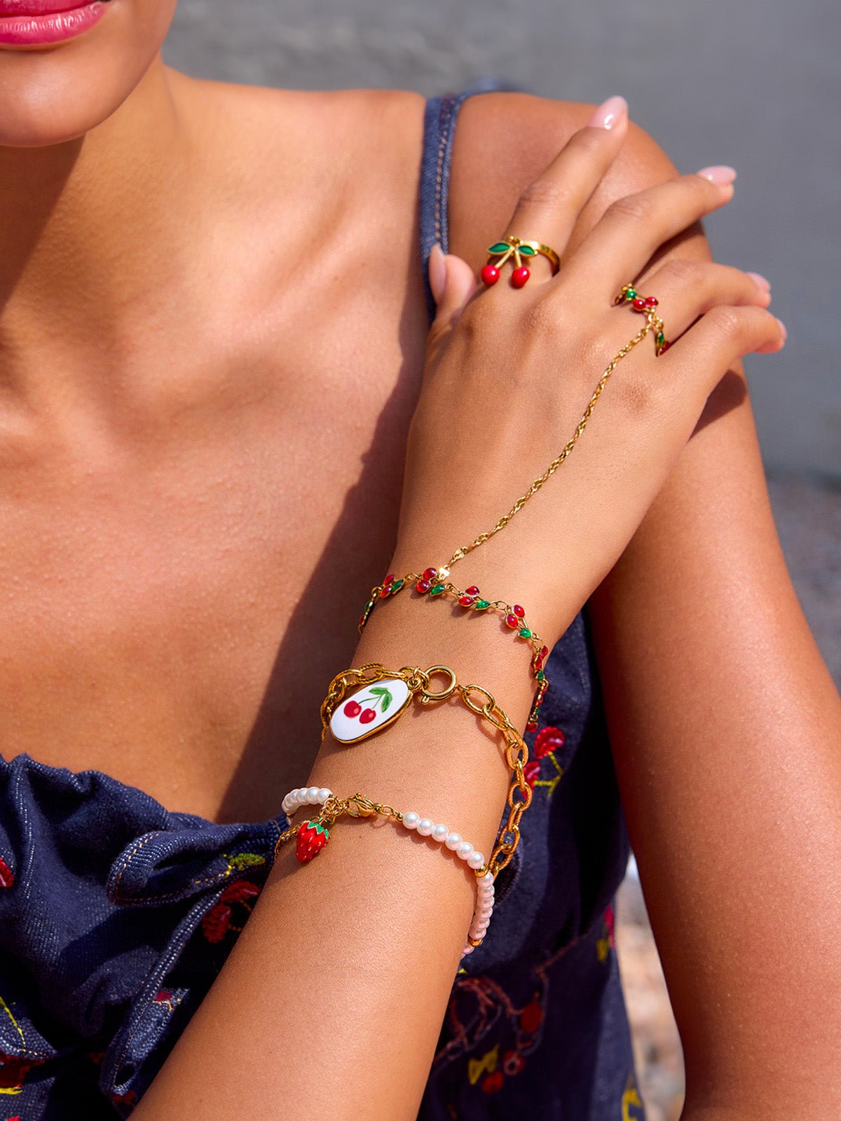 Bracelet en acier inoxydable doré, perles blanches, breloque fraise, pendentif cerise, style fruité, modèle Romy - Boucles d'oreilles - Or
