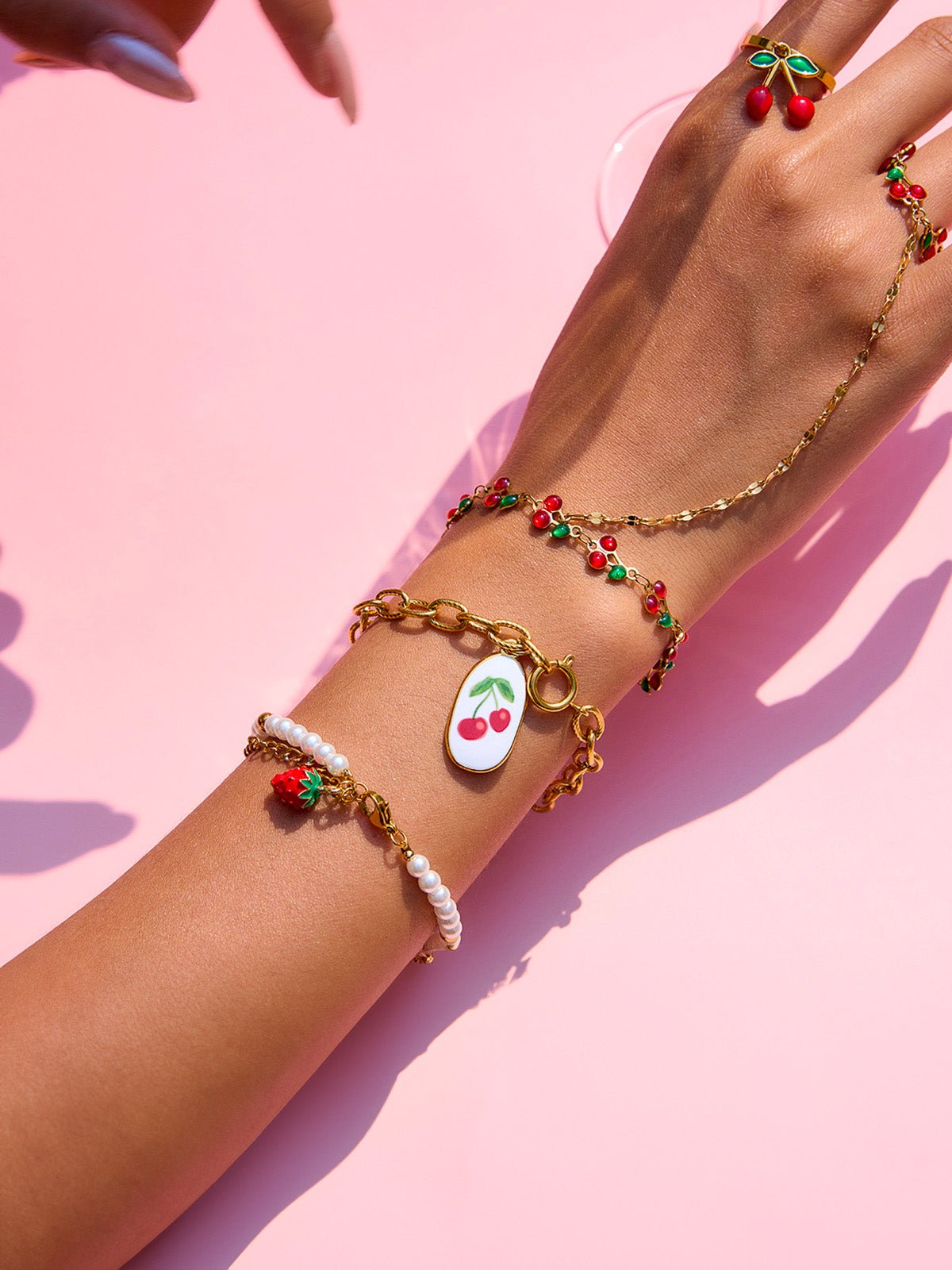 Bracelet en acier inoxydable doré, perles blanches, breloque fraise, pendentif cerise, style fruité, modèle Romy - Boucles d'oreilles - Or