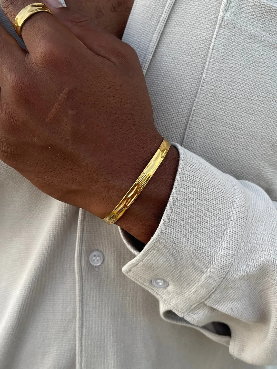 Bracelet jonc en acier inoxydable, finition miroir, design ouvert, modèle Lancelot - Bracelet - Or S - M