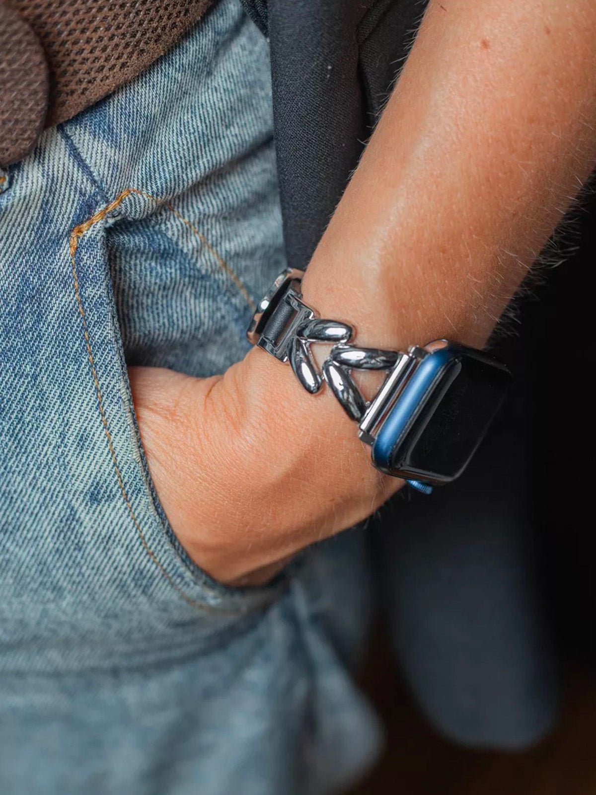 Bracelet montre Apple Watch cuir, maillons métal argent, style moderne, ajustable, modèle Rénata - Bracelet Apple Watch - Noir 38 à 42mm