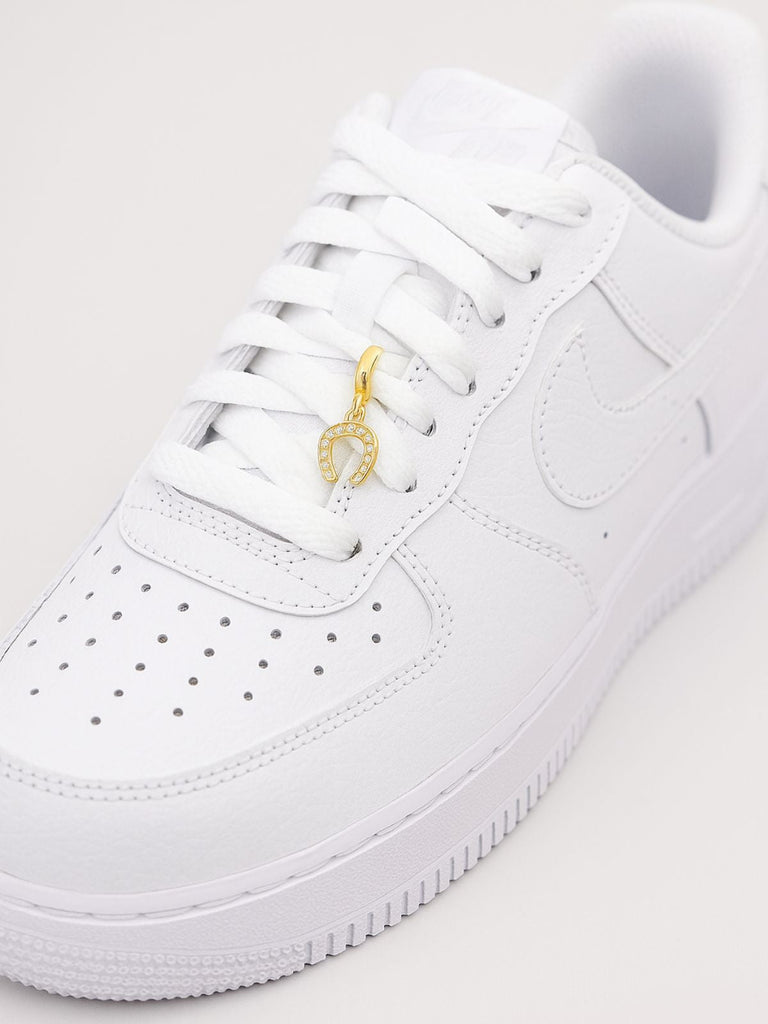 Charm pour sneakers fer à cheval, bijou lacet, pendentif chaussure à strass, accessoire mode, acier inoxydable doré, modèle Fedra - charms -