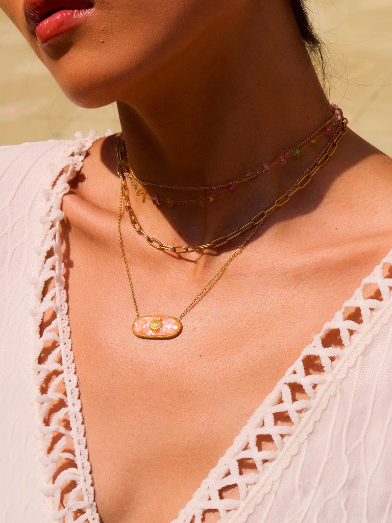 Collier coquillage doré, nacre colorée, chaîne fine, acier inoxydable, pendentif ovale, modèle Wendoline - Collier - Bleu 39 + 5 cm