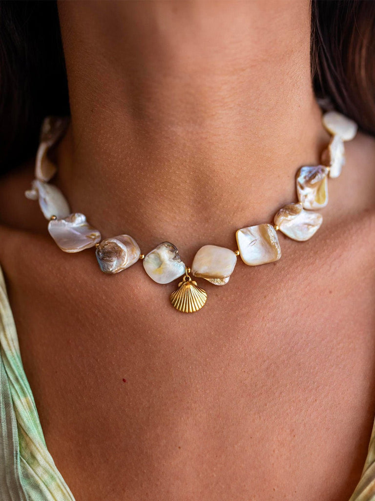 Collier coquillage doré, perles irrégulières, acier inoxydable, été, plage, look naturel, modèle Mélanie - Collier - Or 40 + 5 cm