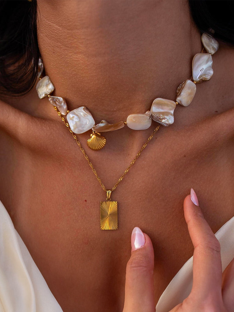Collier coquillage doré, perles irrégulières, acier inoxydable, été, plage, look naturel, modèle Mélanie - Collier - Or 40 + 5 cm