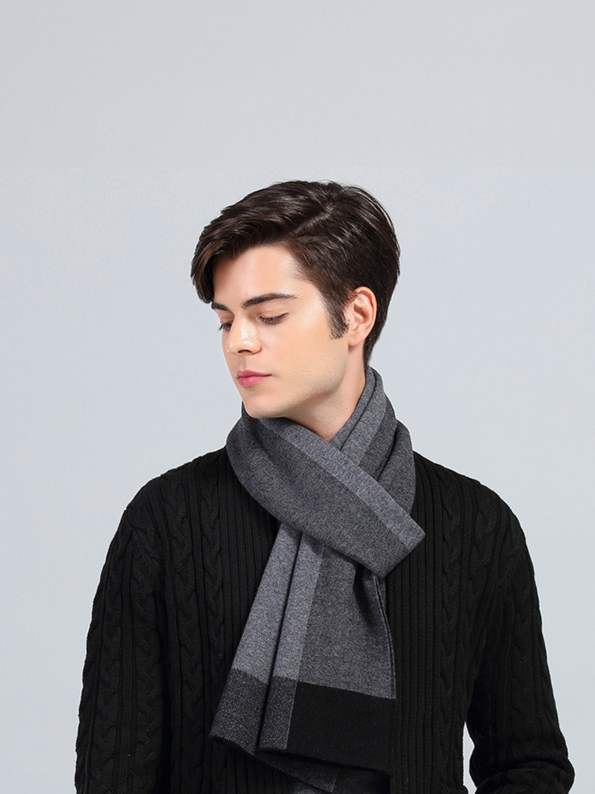 Écharpe homme en laine douce, design bloc couleur, style moderne hivernal, chaud et confortable, longueur généreuse, modèle Sébastien - Écharpe - Style 1