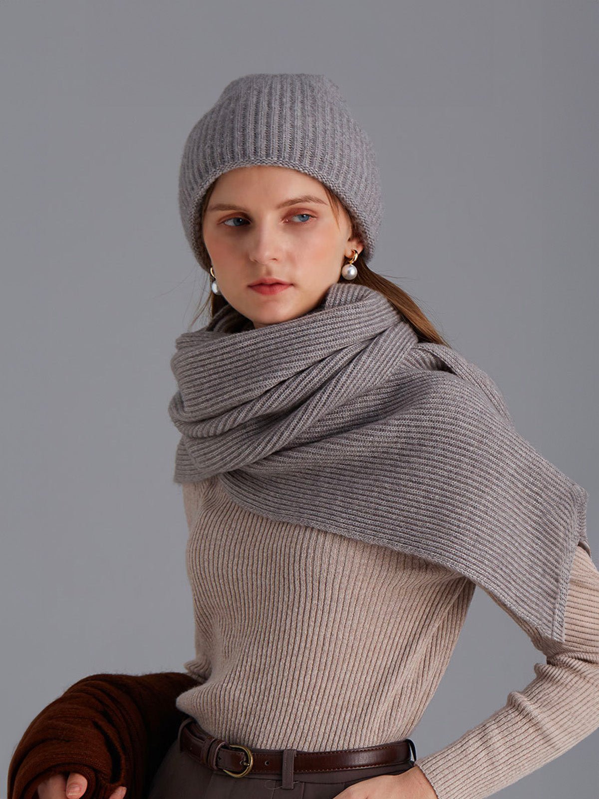Ensemble bonnet écharpe en nylon et laine, accessoire chaud mixte, set bonnet écharpe pour l'hiver, ensemble tricoté doux, modèle Lorion - Écharpe - Gris