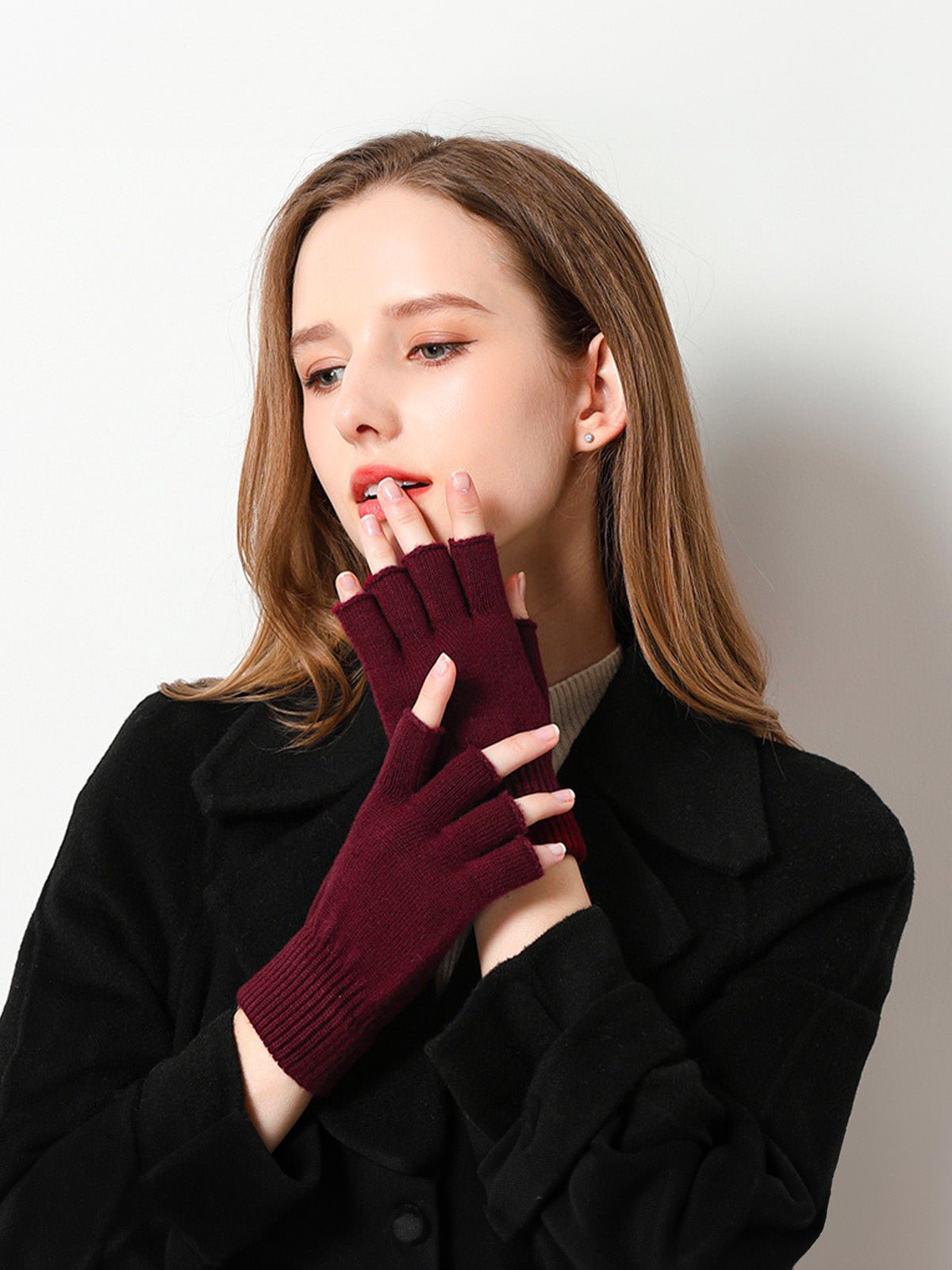 Gants mitaine, demi - doigts, en laine chaude pour l’hiver, confort tricoté pour femme, style sobre et pratique, modèle Mita - Écharpe - Bordeaux