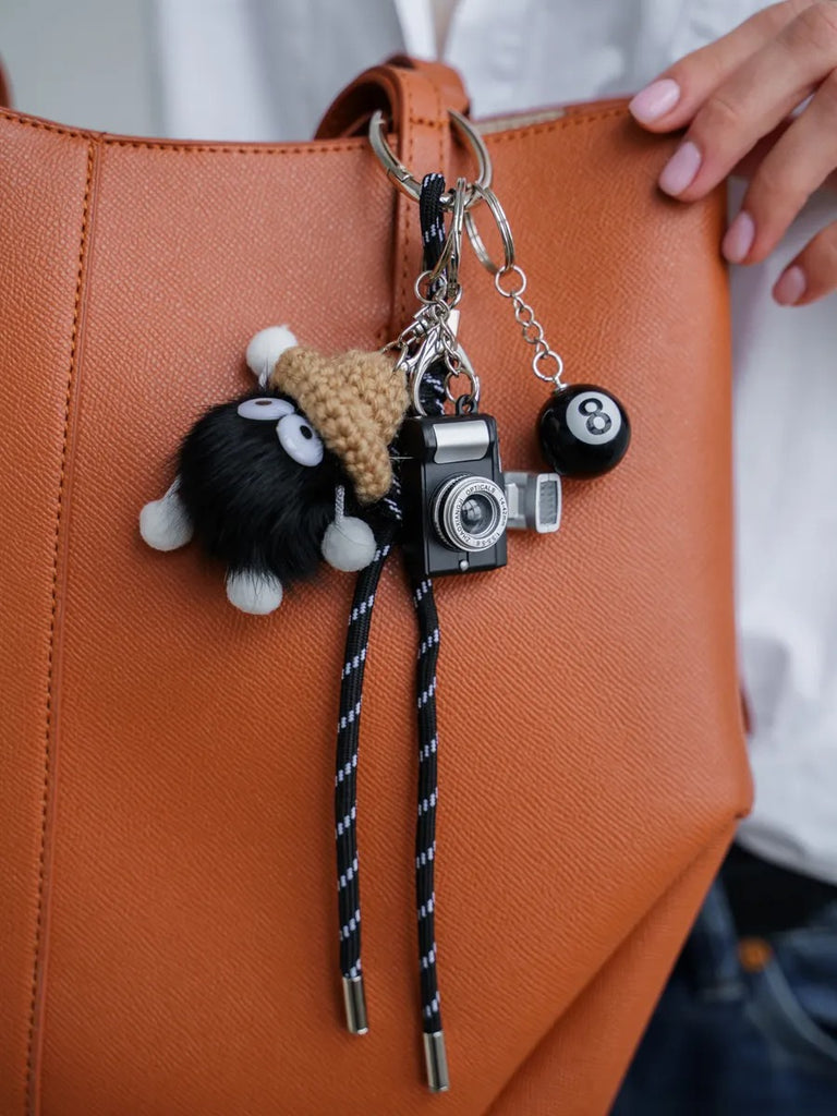 Bijou de sac, peluche noire chapeau, mini appareil photo, boule 8, corde tressée, porte-clés, modèle Labu