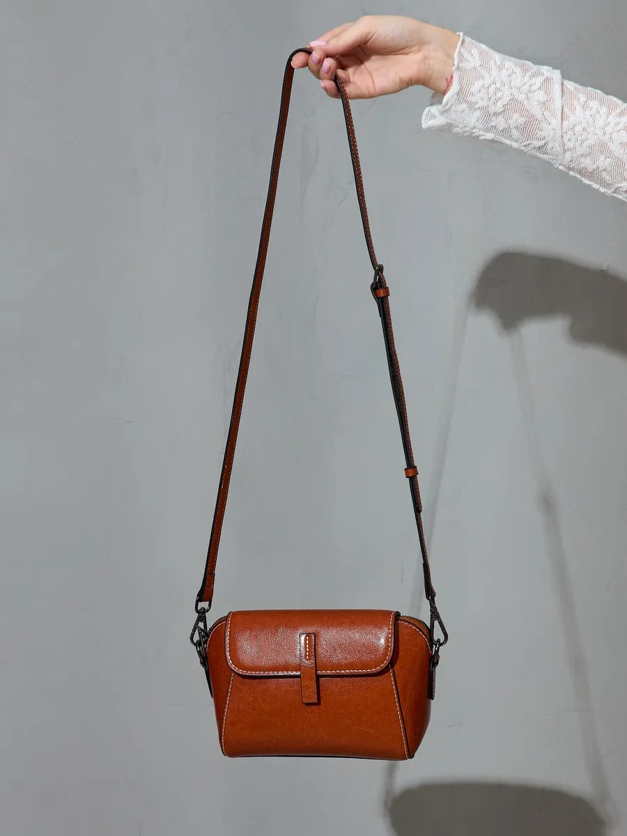 Sac bandoulière femme cuir, petit sac rigide, format rectangulaire, compartiments multiples, modèle Azeline
