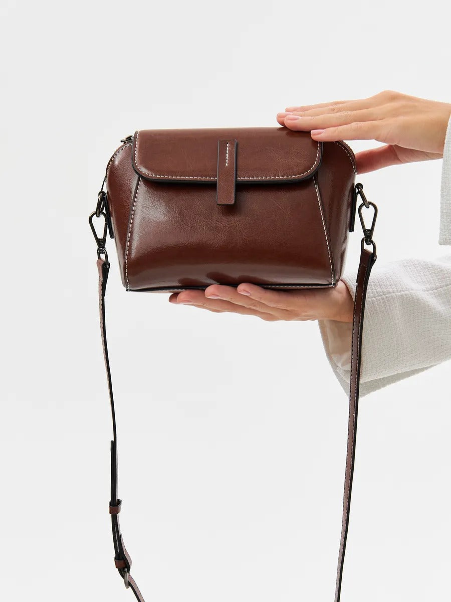 Sac bandoulière femme cuir, petit sac rigide, format rectangulaire, compartiments multiples, modèle Azeline