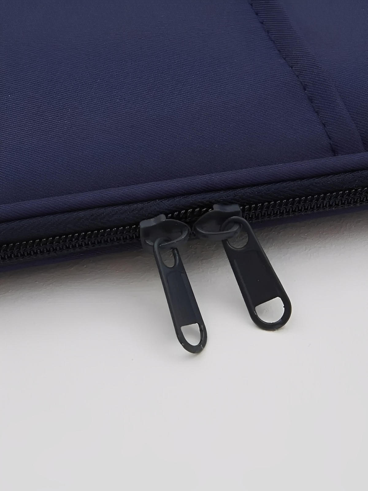 ousse ordinateur portable, housse MacBook, protection tablette, sacoche fine, étui déperlant, modèle Constance - Housse - Bleu marine M