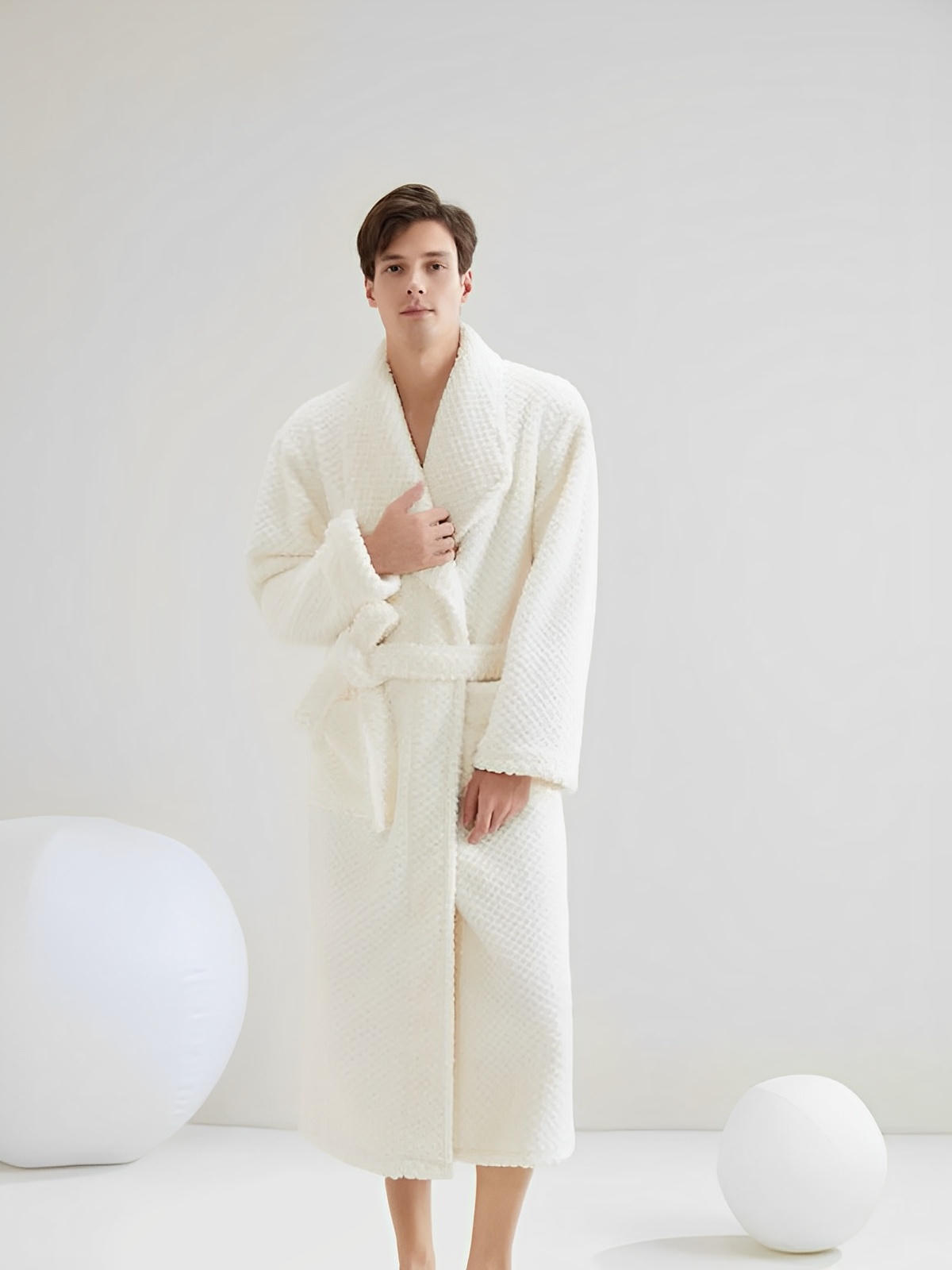 Peignoir homme femme, coton doux texturé, col châle, ceinture amovible, deux poches pratiques, confort maison, mi - mollet, modèle Junia - Peignoir - Blanc M