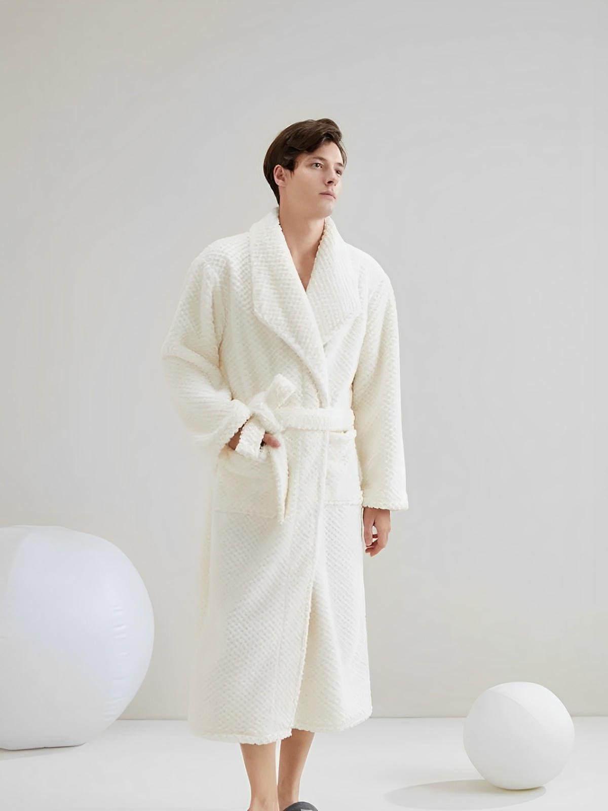 Peignoir homme femme, coton doux texturé, col châle, ceinture amovible, deux poches pratiques, confort maison, mi - mollet, modèle Junia - Peignoir - Blanc M